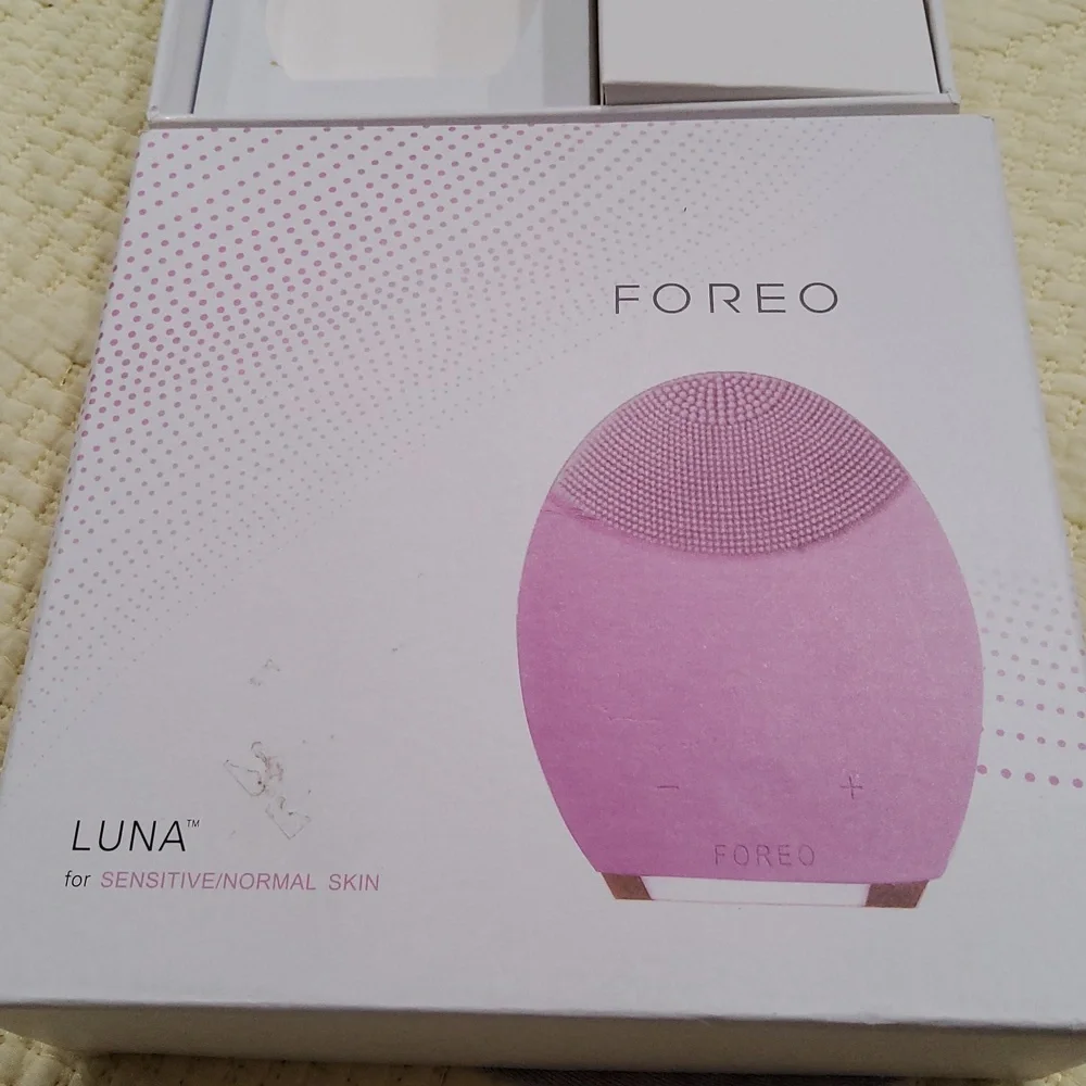 FOREO Pink Silicone Cleansing Device Battery Powered